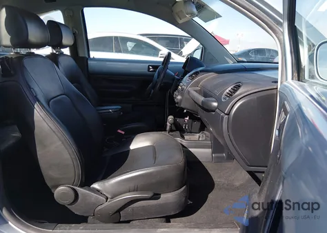 2010 Volkswagen New Beetle 2.5L Final Edition из США, поврежденный, VIN 3VWPW3AG0AM009464